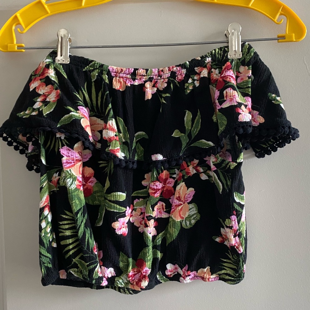 Papaya crop top with floral print!